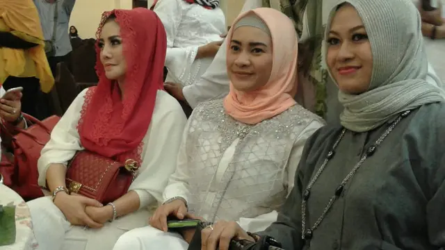 Ikke Nurjanah dan anggota PAMMI