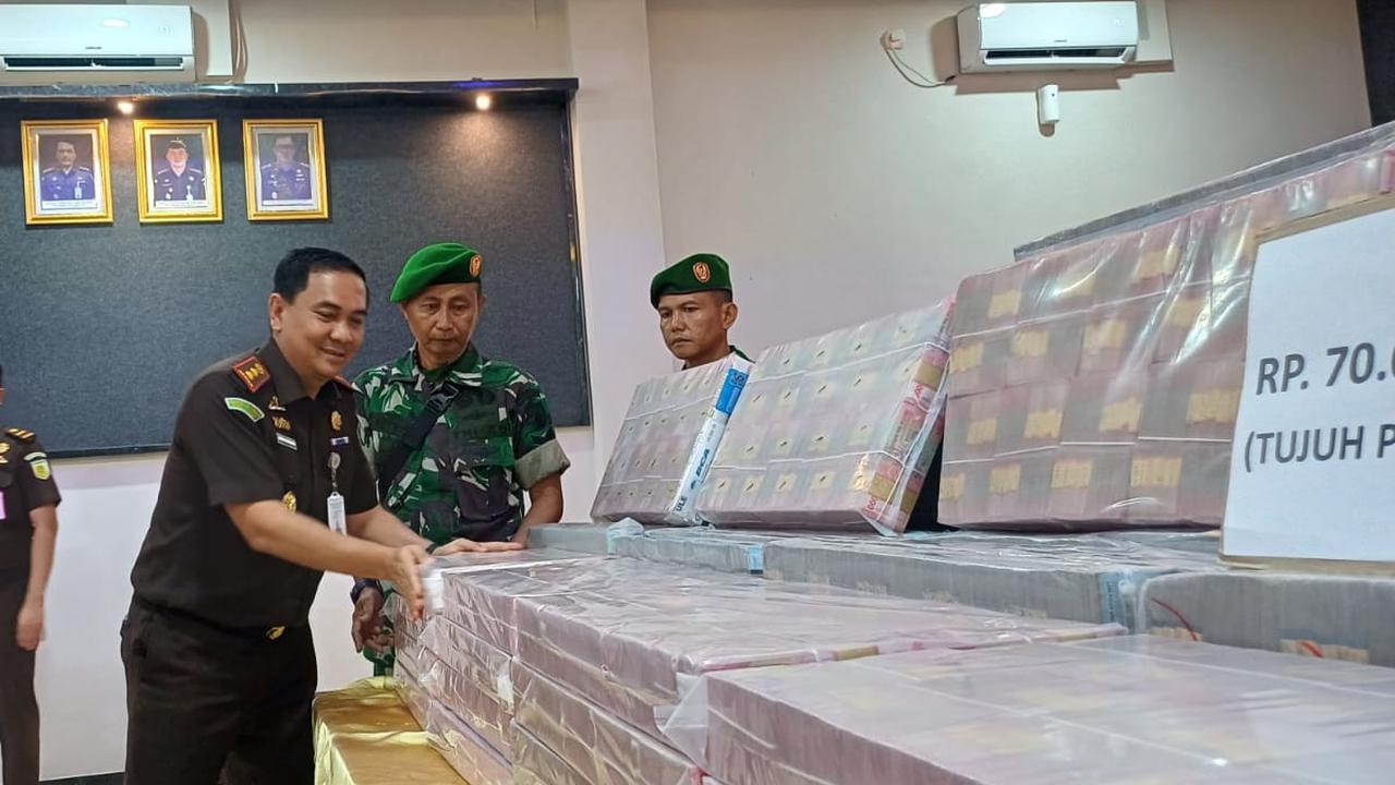 Potret Uang Rp70 Miliar Disita Kejari Tanjung Perak dalam Kasus Korupsi Pelabuhan