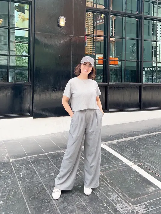 <p>[Instagram/dhenaaldhaliadevanka]</p>