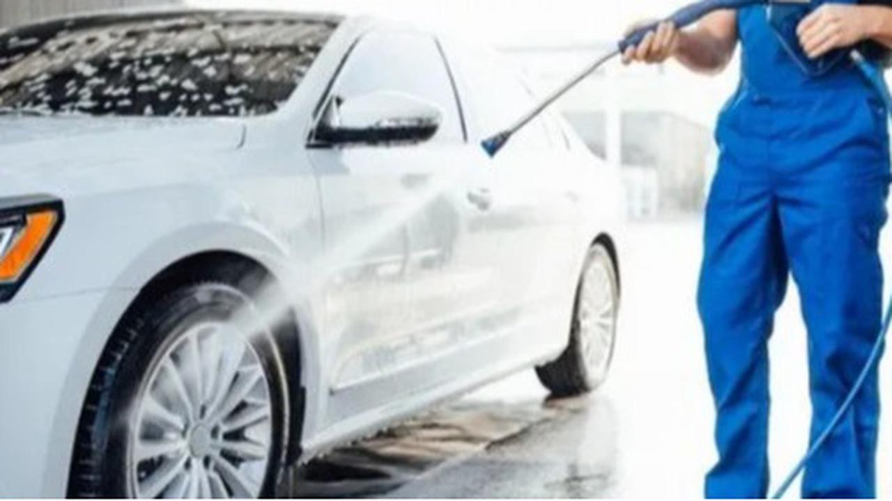 Cara Mencuci Mobil Sendiri, Ini Biaya dan Manfaat Dibandingkan Jasa Cuci Mobil