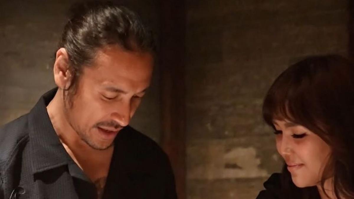 Ello Beri Kado Istri Cincin Kawin Edisi 2.0 dengan Pesan: Jangan Berhenti Doakan Aku dan Anak-anak