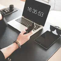 Masih temenan sama mantan di medsos, penting nggak sih? (Foto: pexels.com)