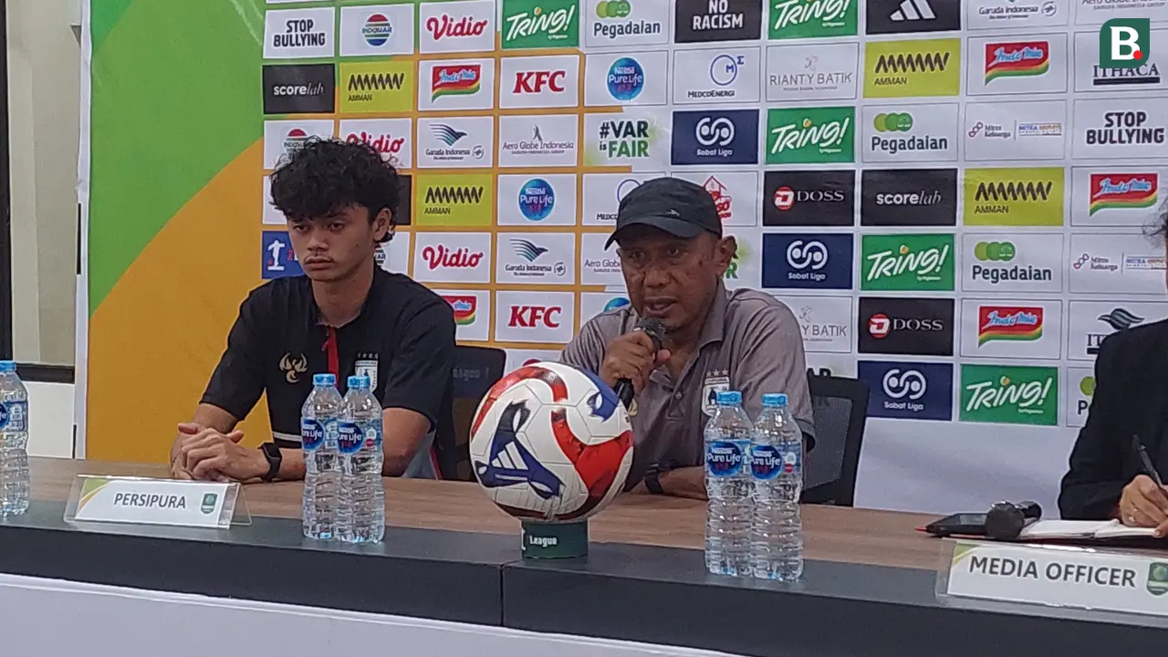 Pelatih Persipura Jayapura Rahmad Darmawan (Kanan)