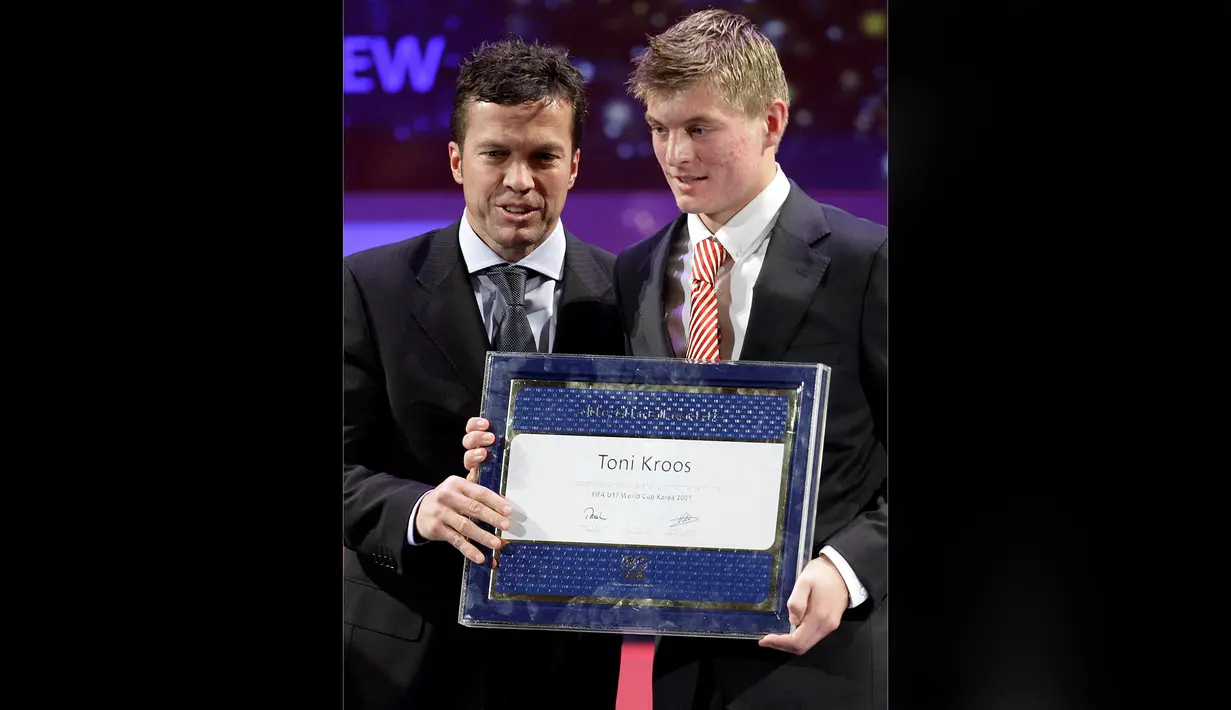 Pemain Real Madrid Toni Kroos menjadi salah satu pemain bintang dunia yang terpilih menjadi pemain terbaik Piala Dunia U-17 2007. Kroos yang juga pernah memperkuat Bayern Munchen, mencetak lima gol di sepanjang gelaran turnamen yang berlangsung di Korea Selatan tersebut. (AFP/Fabrice Coffrini)