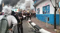 Demo Mahasiswa di Banten Diwarnai Aksi Blokir Jalan dan Rusak Pos Polisi