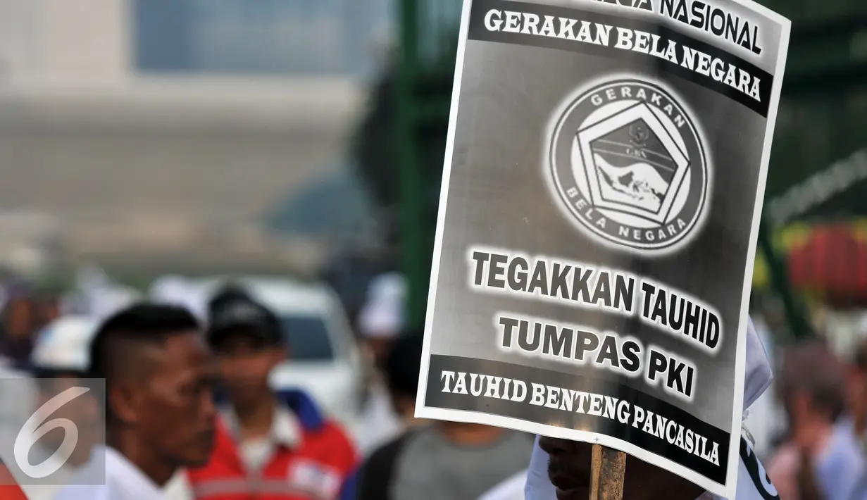 Apel Akbar ini merupakan aksi lanjutan setelah digelarnya Simposium Anti PKI yang telah digelar selama 2 hari di Balai Kartini, Jakarta, Jumat (3/6). (Liputan6.com/Johan Tallo)