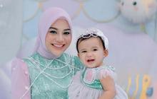 Cerita Bahagia Aurel Hermansyah soal Ameena Sekarang Hobi Dandan hingga Pakai Bulu Mata & Si Kecil Azura Ucapkan Kata Pertama Mama