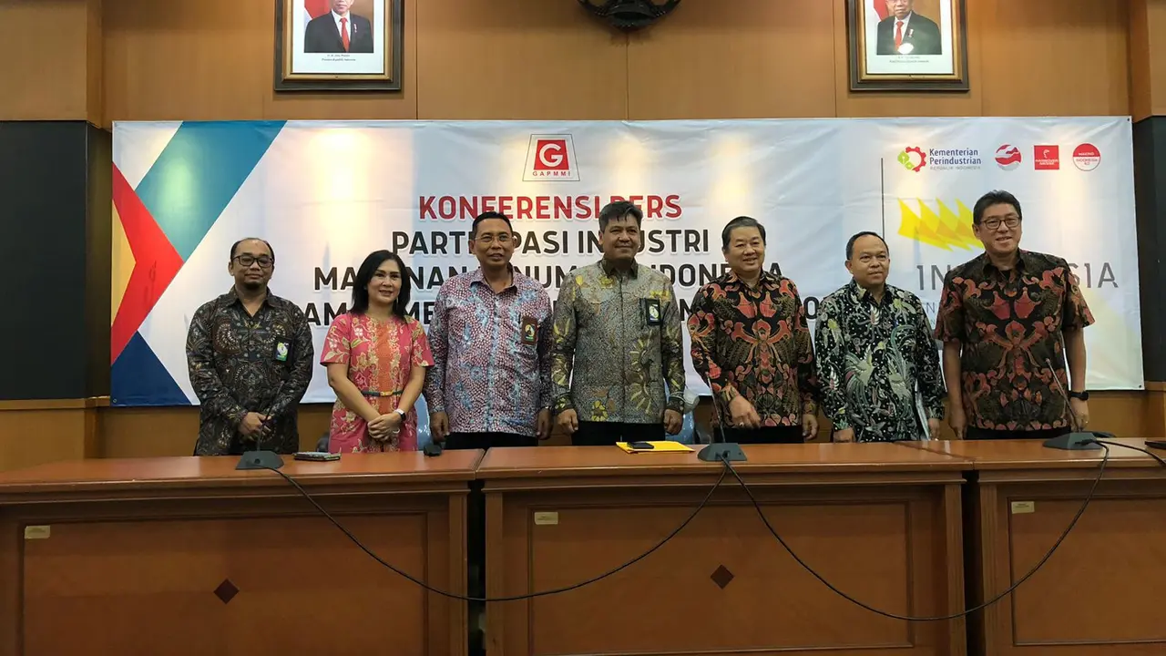Ketua Umum Gabungan Pengusaha Makanan dan Minuman (GAPMMI) Adhi S. Lukman saat konferensi pers Hannover Messe 2023 di Kementerian Perindustrian, Senin (3/4/2023).