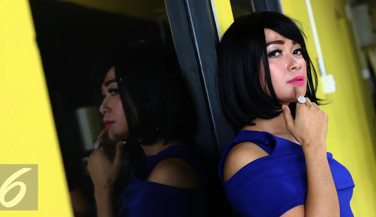 Konstentan Bintang Pantura 3, Tika berpose usai jumpa pers di kawasan Ancol, Jakarta, Selasa (27/12). Manajemen Ancol kembali bekerjasama dengan SCTV menggelar panggung musik "Gempita 2017- Warna Warni Langit Nusantara". (Liputan6.com/Herman Zakharia)