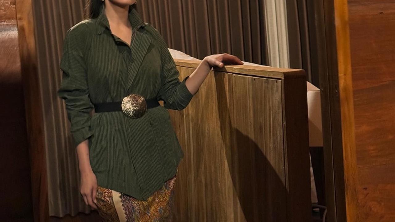 Meski Tajir Melintir, Potret Raline Shah Pilih Belanja Kain Batik di Pasar Tradisional