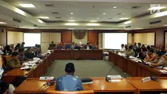 Suasana rapat pembahasan RUU Nomor 15 Tahun 2003 tentang Pemberantasan Tindak Pidana Terorisme, Jakarta, Rabu (23/5). Revisi UU yang sempat mangkrak selama dua tahun ini ditargetkan kelar pada Jumat, (25/5/2018). (Liputan6.com/Johan Tallo)