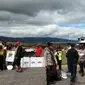 Distribusi Logistik di Kabupaten Deiyai, Papua dengan pesawat. (Liputan6.com/Katharina Janur/Polda Papua)