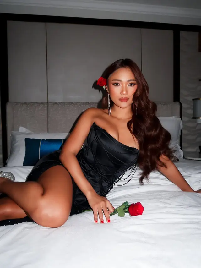 Glamor Dramatis Marion Jola dalam Corset Black Dress, Dipuji Bak Rosalinda