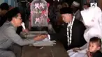 Kocak dan unik, pasangan ini meenjadikan burung lovebird sebagai maskawin.