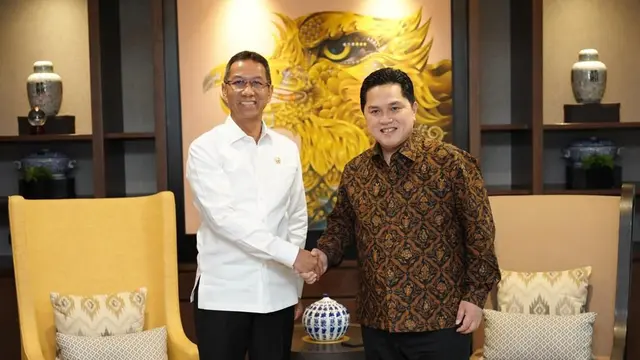 Menteri BUMN Erick Thohir menerima kunjungan Pj Gubernur DKI Jakarta Heru Budi Hartono di kantor Kementerian BUMN, Jakarta, Rabu (19/10/2022).