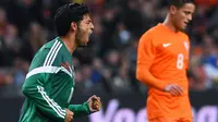 Carlos Vela berteriak kencang usai cetak gol (EMMANUEL DUNAND / AFP)