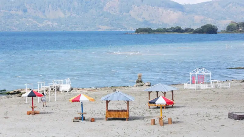 Mengenal Batuhoda, Pantai Menawan di Danau Toba