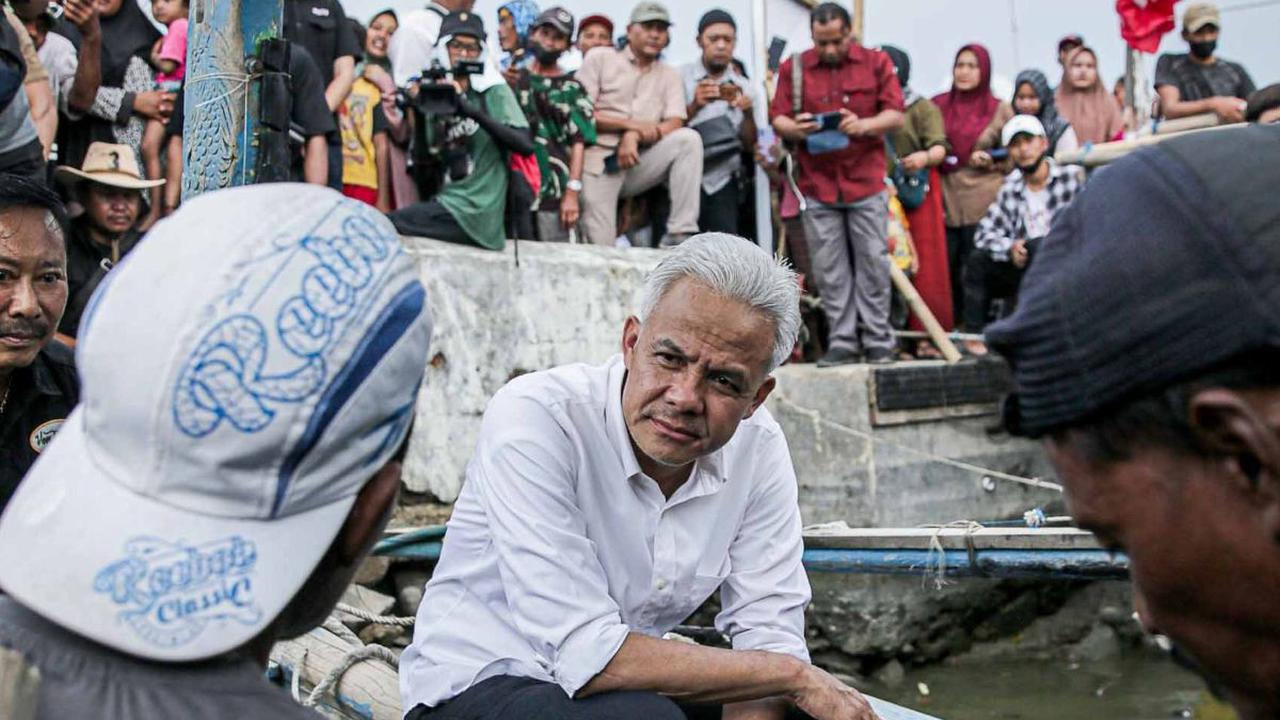 FOTO: Temui Nelayan di Brebes, Ganjar Serap Keluhan Terkait Kepastian Harga Solar