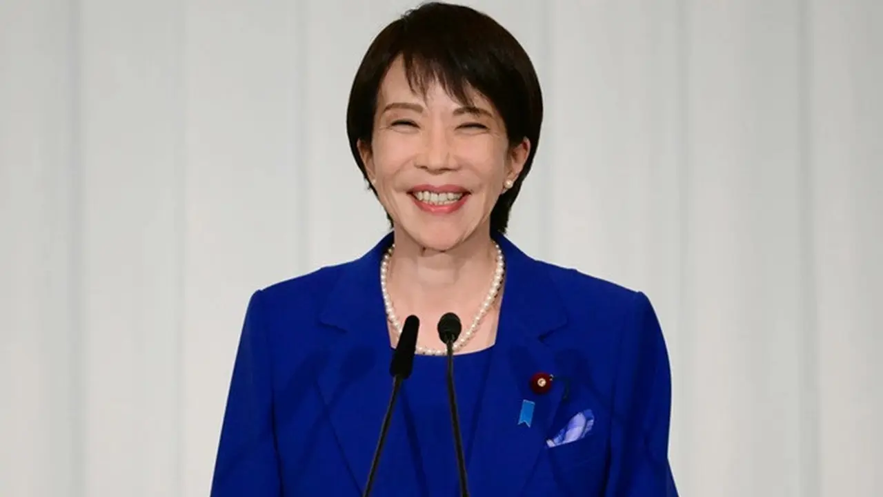 Sanae Takaichi, pemimpin baru Partai Demokrat Liberal (LDP) Jepang, menghadiri konferensi pers setelah pemilihan presiden LDP di Tokyo, Sabtu (4/10/2025).