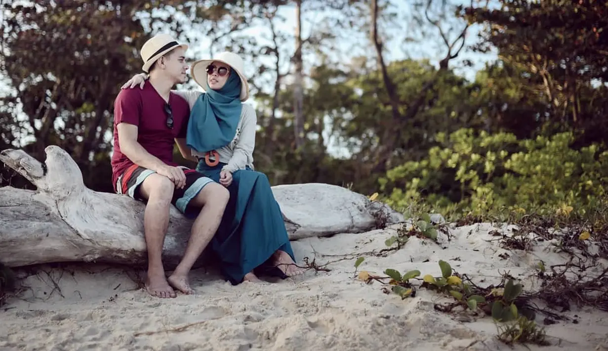 Anak pertama Shaista Tanisha Stockhorst, kemudian Shanika Thanaa Stockhorst, dan si bungsu Raqilla Shagufta Stockhorst. [Instagram/rio.stokhorst]
