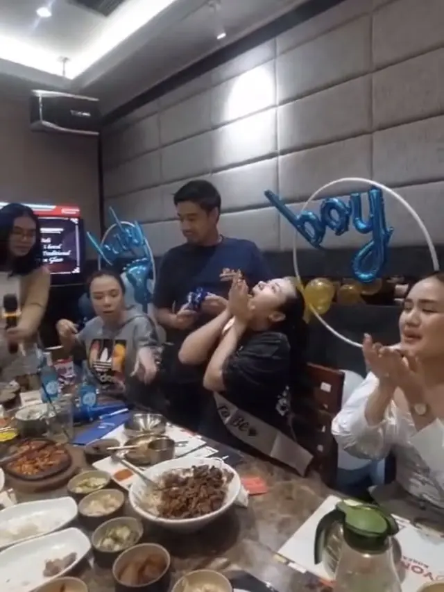 7 Momen Baby Shower Perdana Pamela Bowie, Hamil Anak Laki-Laki