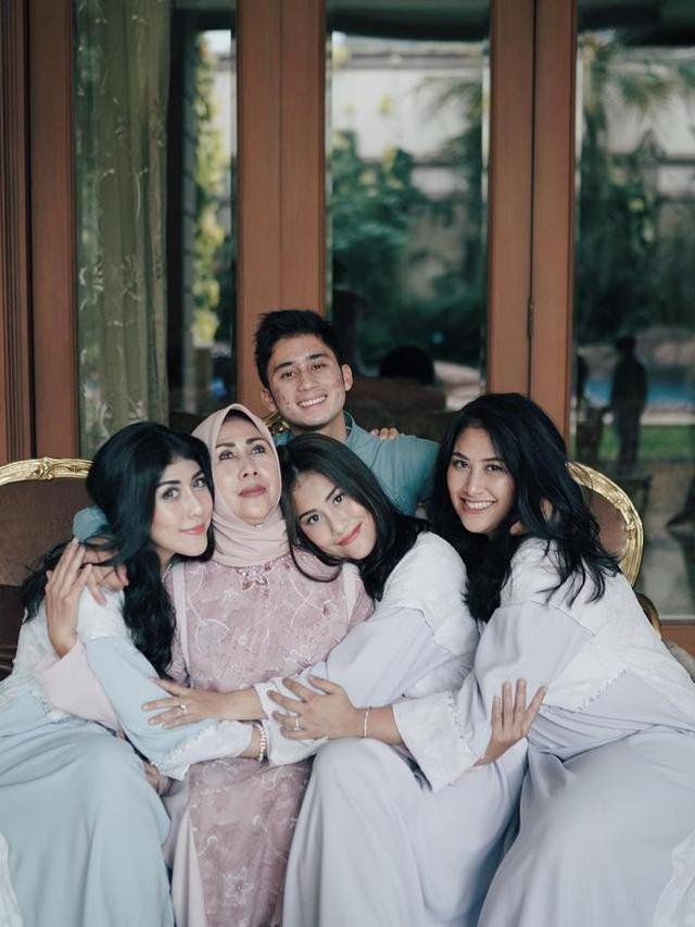 6 Potret Kebersamaan Alshad Ahmad dan Keluarga, Dikenal Konglomerat