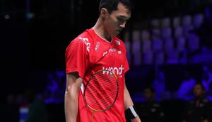 Tunggal putra Indonesia Jonatan Christie kalah dari wakil Prancis Christo Popov 19-21 dan 14-21 pada partai pertama Grup D Piala Thomas 2026 di Forum Horsens, Denmark, Rabu (29/4) dini hari. (foto: PBSI)