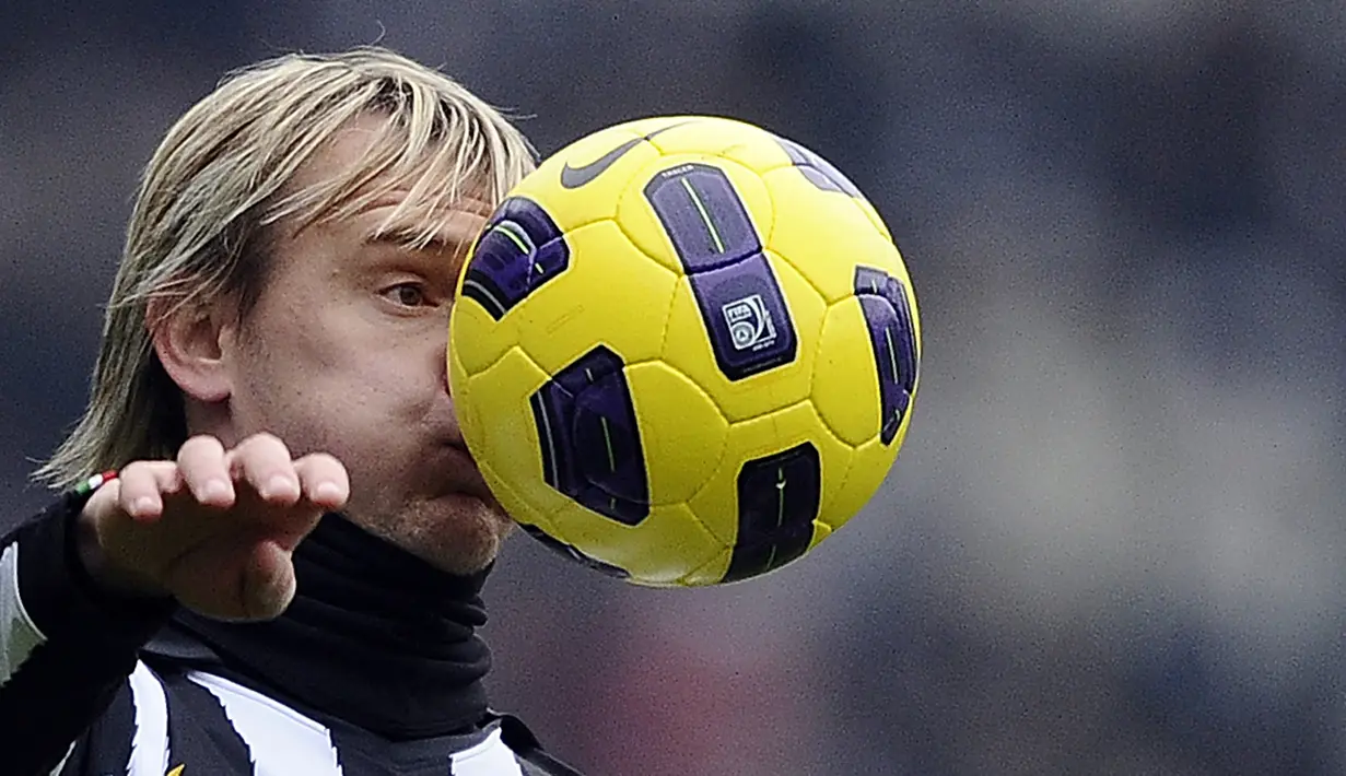 Milos Krasic. Pemain sayap berusia 37 tahun yang pensiun di Lechia Gdansk pada Desember 2018 ini pernah memperkuat Juventus selama dua musim di Liga Italia, 2010/2011 dan 2011/2012. Satu Scudetto berhasil diraihnya di musim keduanya membela Bianconeri. (AFP/Filippo Monteforte)