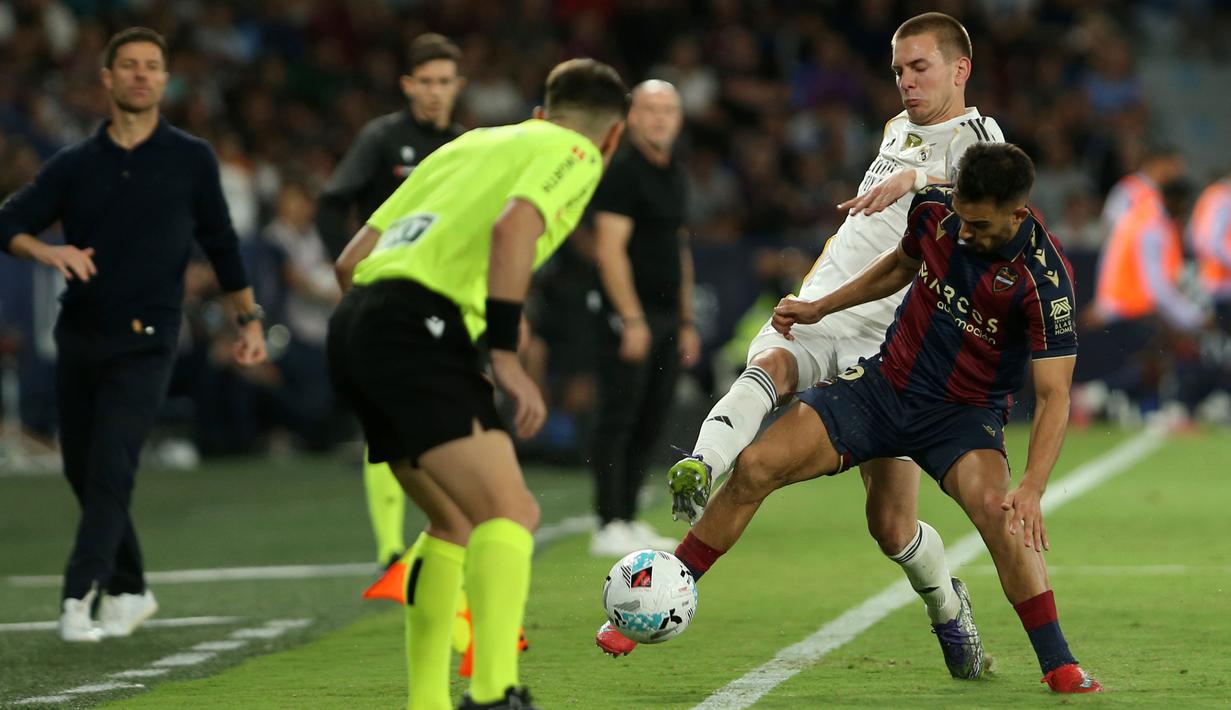 Mastantuono dipercaya sebagai starter oleh Xabi Alonso saat Los Blancos bertandang ke markas Levante di Ciutat de Valencia stadium, Valencia, Spanyol, Rabu (24/09/2025) dini hari WIB. (AP Photo/Alberto Saiz)