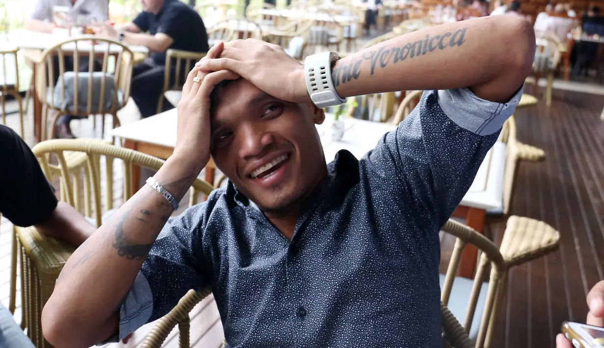 Pemain Sriwijaya FC, Ferdinand Sinaga usai menjalani sidang Komisi Disiplin di Hotel Century, Senayan. Jakarta, Jumat (4/12/2015). (Bola.com/Nicklas Hanoatubun)