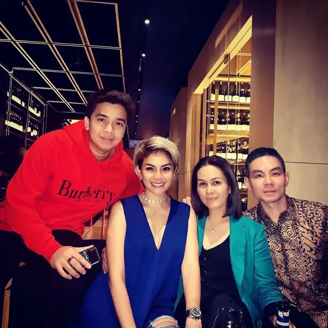 6 Potret Persahabatan Nikita Mirzani dan Billy Syahputra, Bak Kakak Adik