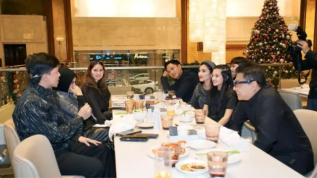 Potret Elegan Keluarga Anang-Ashanty saat Dinner Tahun Baru