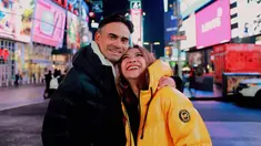 Penyanyi Bunga Citra Lestari bersama suaminya Ashraf Sinclair berpose saat menikmati liburan di New York Central Park. Suami Bunga Citra Lestari, Ashraf Sinclair, meninggal dunia di usia 40 tahun diduga akibat serangan jantung pada Selasa 18 Februari 2020 pukul 3.40 pagi. (Instagram/@bclsinclair)