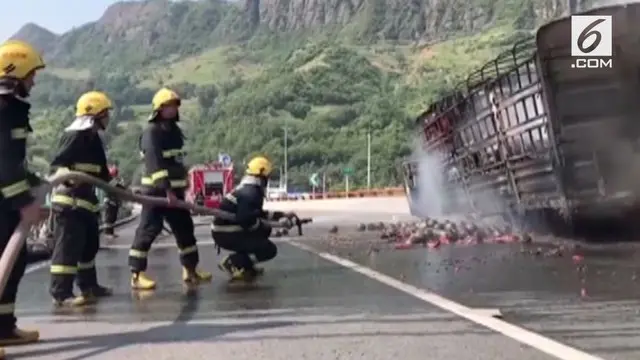 Truk Terbakar, 7 Ton Semangka Hancur 