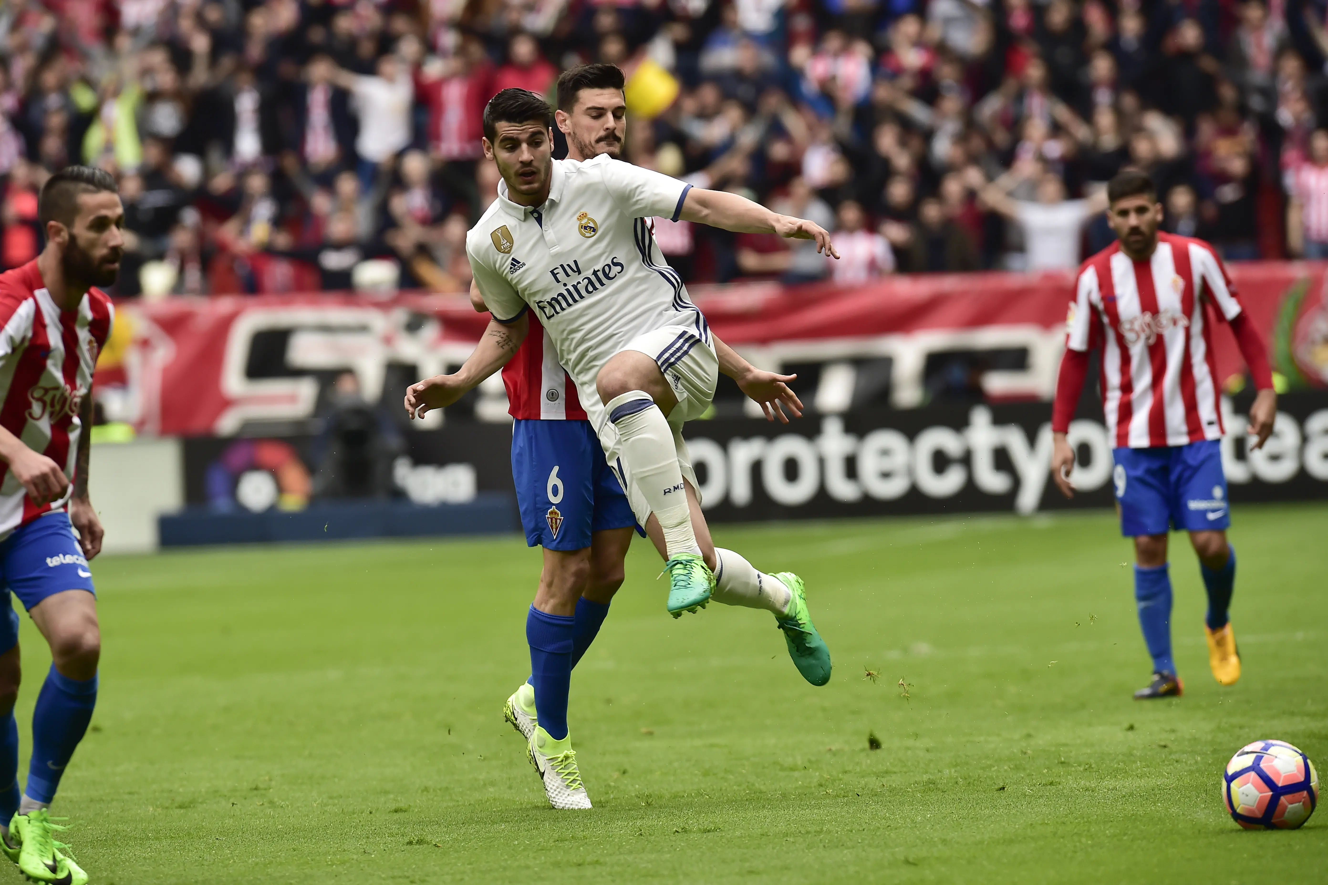  Alvaro Morata saat membela Real Madrid di ajang La Liga. (AP Photo/Alvaro Barrientos)
