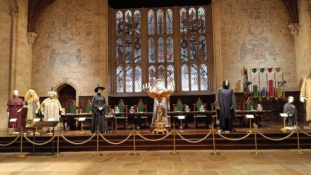 The Great Hall adalah salah satu lokasi penting dalam kastil Hogwarts. Di mana tempat berbagai pesta, Yule Ball, dan bahkan beberapa duel sihir.