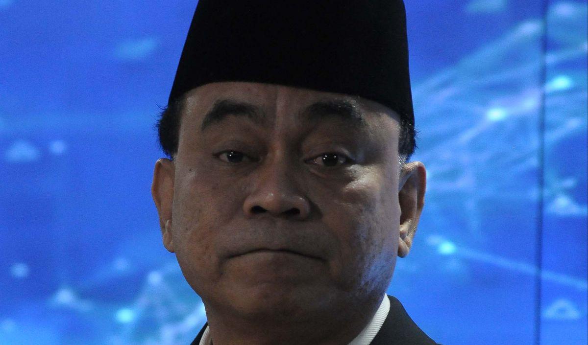 "Kita laporkan progresnya (kepada Jokowi), koordinasi kita kemarin ke Kejaksaan Agung untuk masalah hukum biar diselesaikan oleh APH (aparat penegak hukum) dan kita menuntaskan proyek BTS ini,"