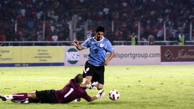 Timnas Indonesia, PSSI, Alfred Riedl, Uruguay