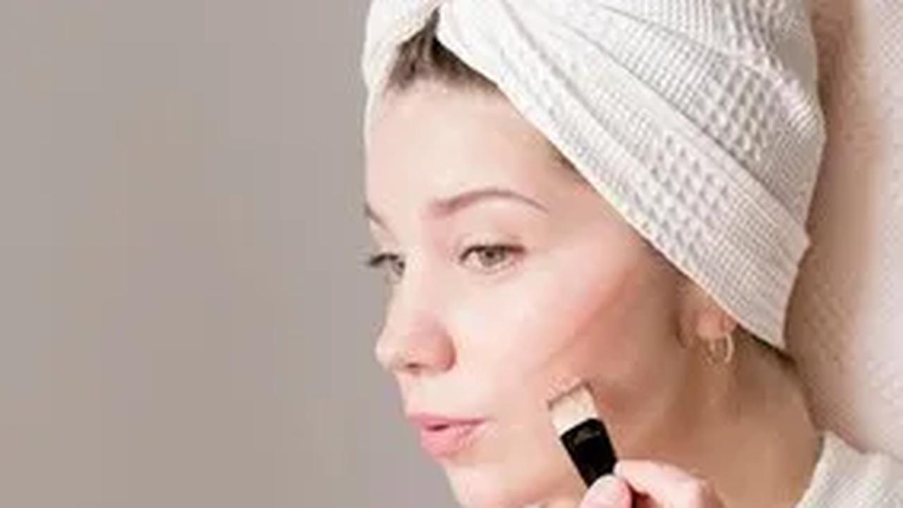 Makeup telah menjadi bagian tak terpisahkan dari kehidupan sehari-hari, terutama bagi para pecinta kecantikan.