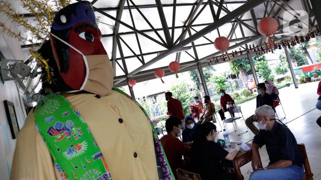 Vaksinasi COVID-19 di Lingkungan Padat Penduduk