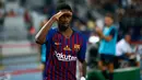 Gelandang Barcelona, Ousmane Dembele berselebrasi usai mencetak gol ke gawang Sevilla dalam Piala Super Spanyol di Tangier, Maroko, (13/8). Barcelona meraih gelar ke-13 di Piala Super Spanyol terbanyak ketimbang tim lain. (AP Photo/Mosa'ab Elshamy)