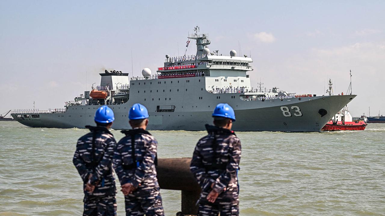 Dua Kapal Perang China Berlabuh di Surabaya