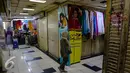 Sejumlah pengunjung saat mengunjungi Pasar Tanah Abang Blok C, Jakarta, Selasa, (22/7/2015). Usai liburan lebaran Pasar Tanah Abang akan normal kembali pada 27 Juli mendatang. (Liputan6.com/Faizal Fanani)