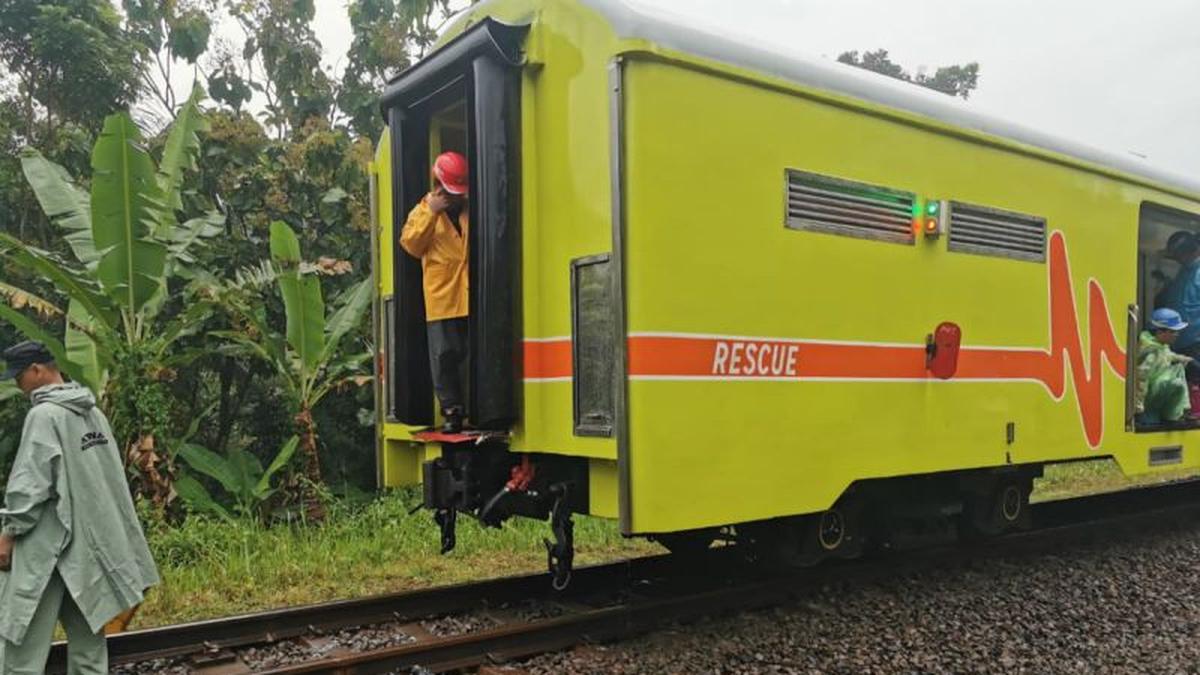 Kereta Bangunkarta Anjlok di Brebes, Ini Daftar Perjalanan Kereta yang Dibatalkan