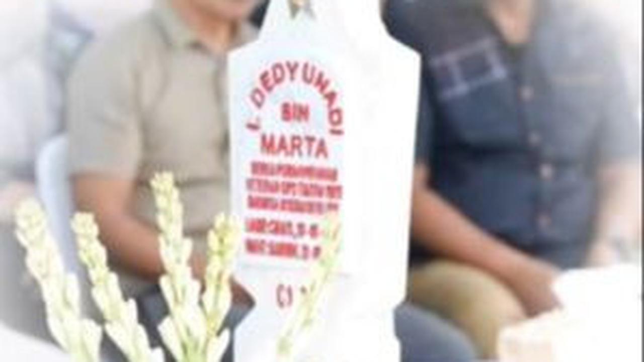 Sebagai seorang anak dan muslim yang baik, Agus pun tak lupa mendoakan sang ayah yang sudah terlebih dahulu meninggalkannya. <br>