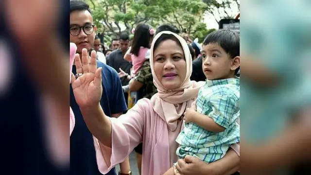 Di tengah acara ngabuburit tersebut, Jokowi tak lupa menyapa masyarakat yang juga berwisata di Dufan.