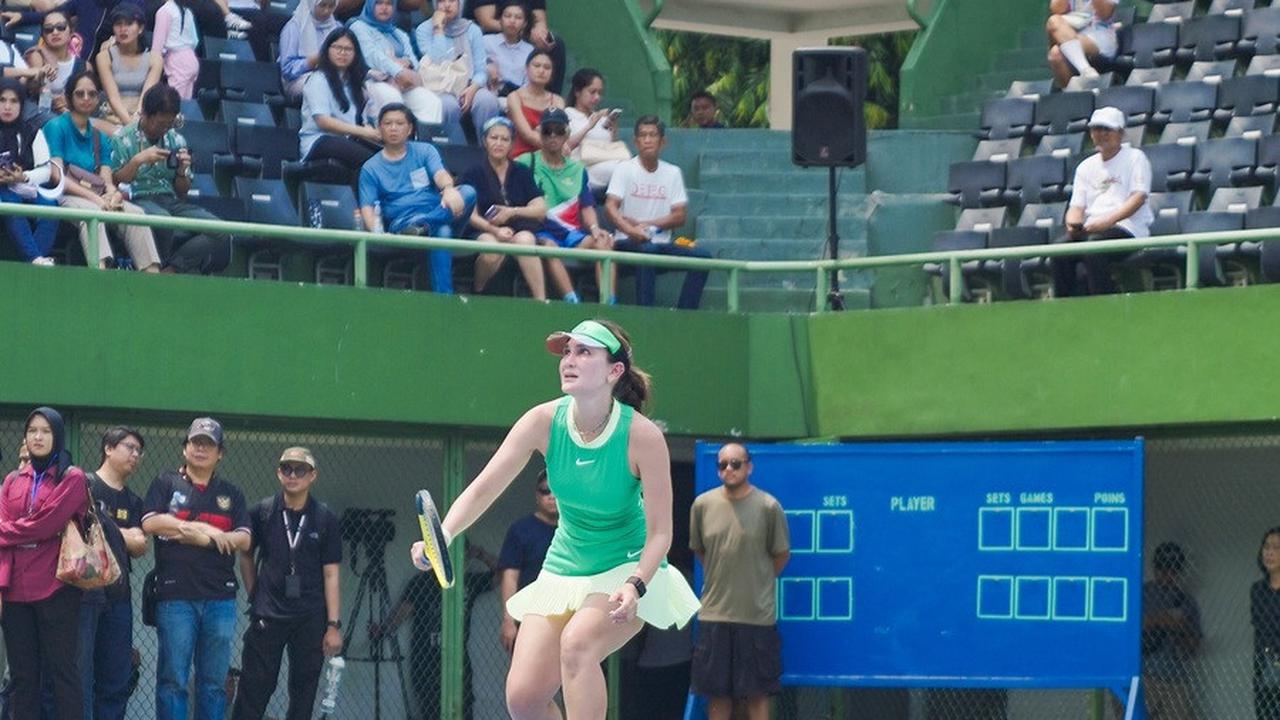 Penampilan Luna Maya Saat Melawan Maria Sharapova