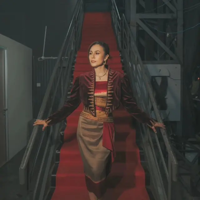 Parade Kebaya Merah di HUT ke-79 RI dari Luna Maya, Wulan Guritno, hingga Mahalini Raharja