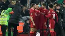 The Reds akhirnya mampu menyudahi babak adu penalti dengan tendangan pungkasan yang dieksekusi oleh Diogo Jota (kanan ketiga). Liverpool unggul agregat gol 5-4 atas Leicester City dan berhak melaju ke babak semifinal. (AFP/Oli Scarff)