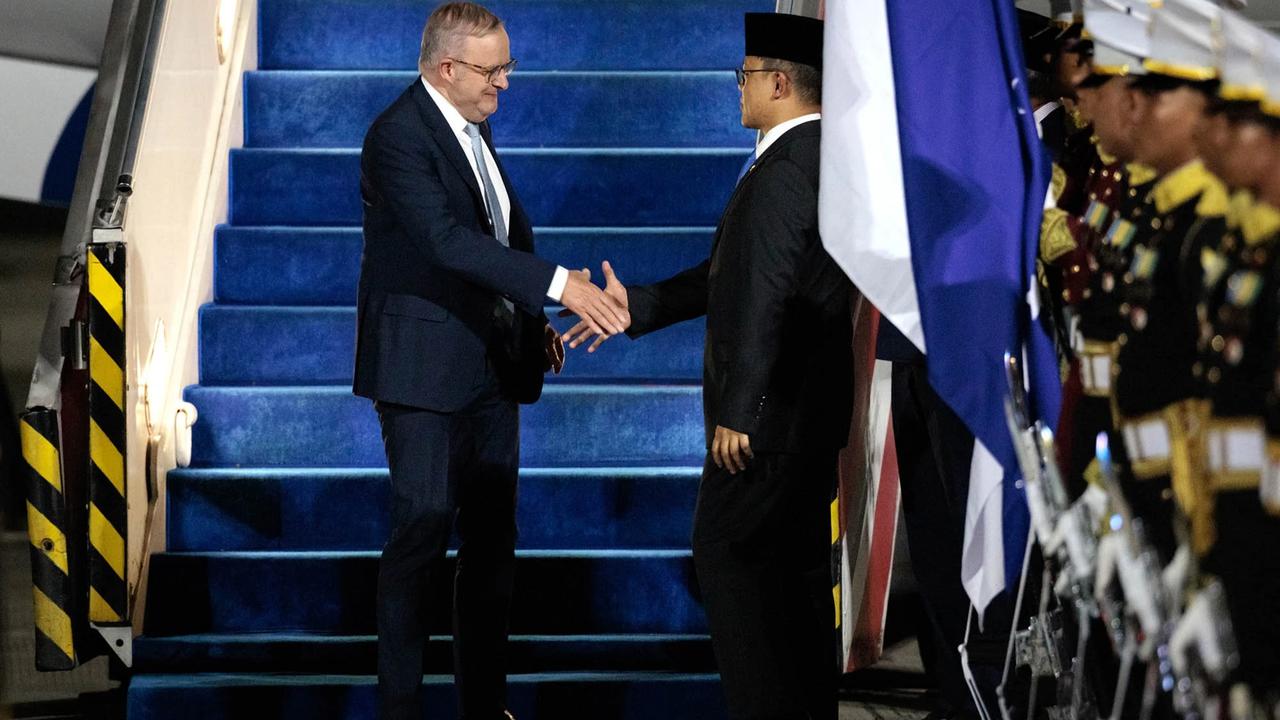 FOTO: PM Australia Anthony Albanese Tiba di Jakarta Disambut Menlu dan Menteri Investasi